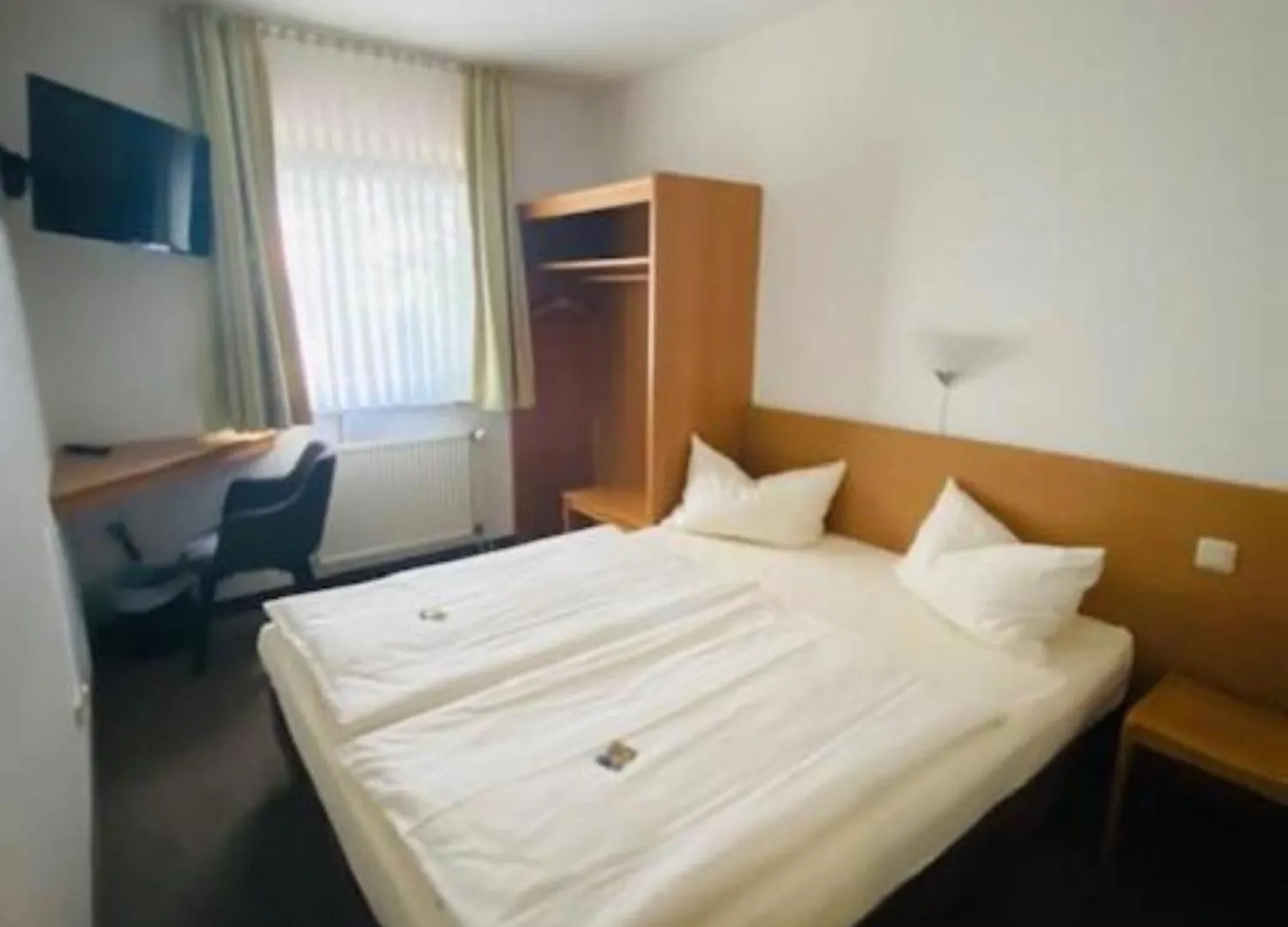 Hotel Christina Kolonia 3*,