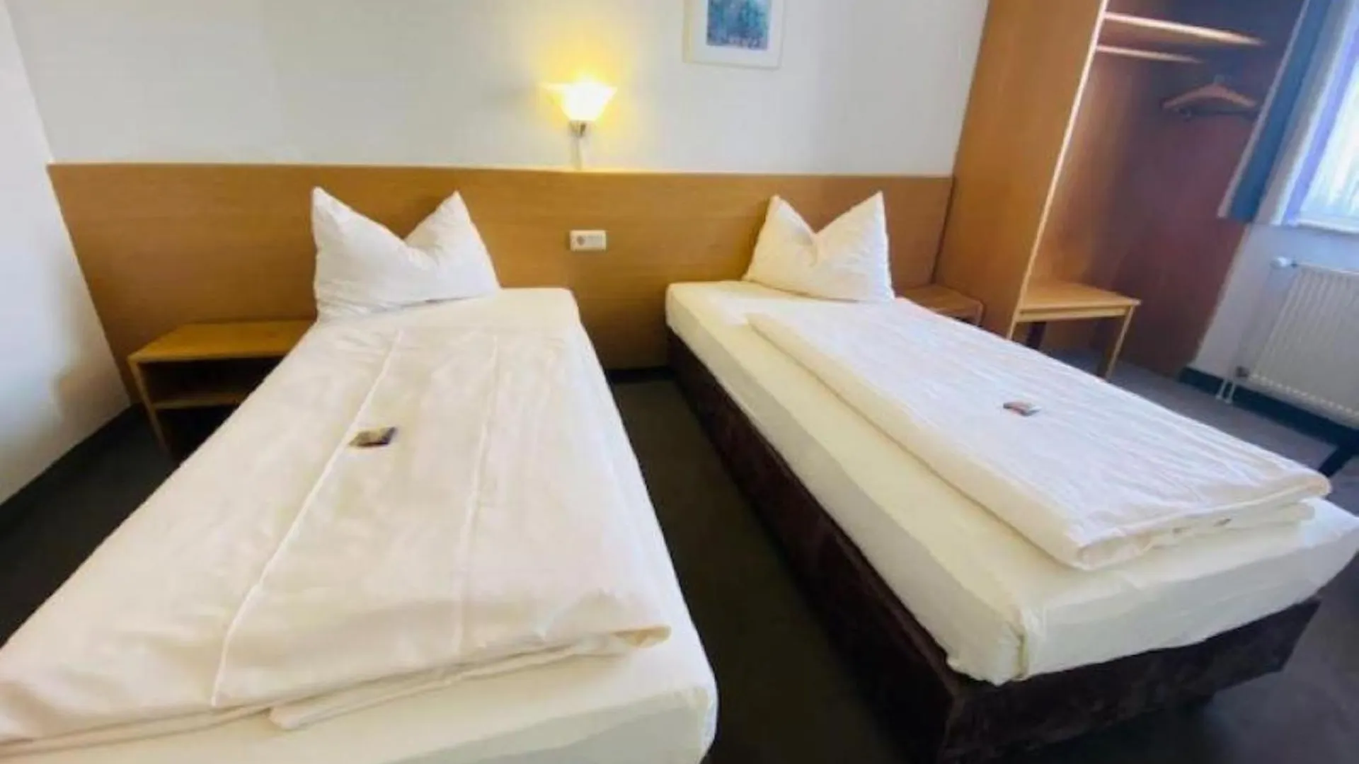 Hotel Christina Kolonia 3*,